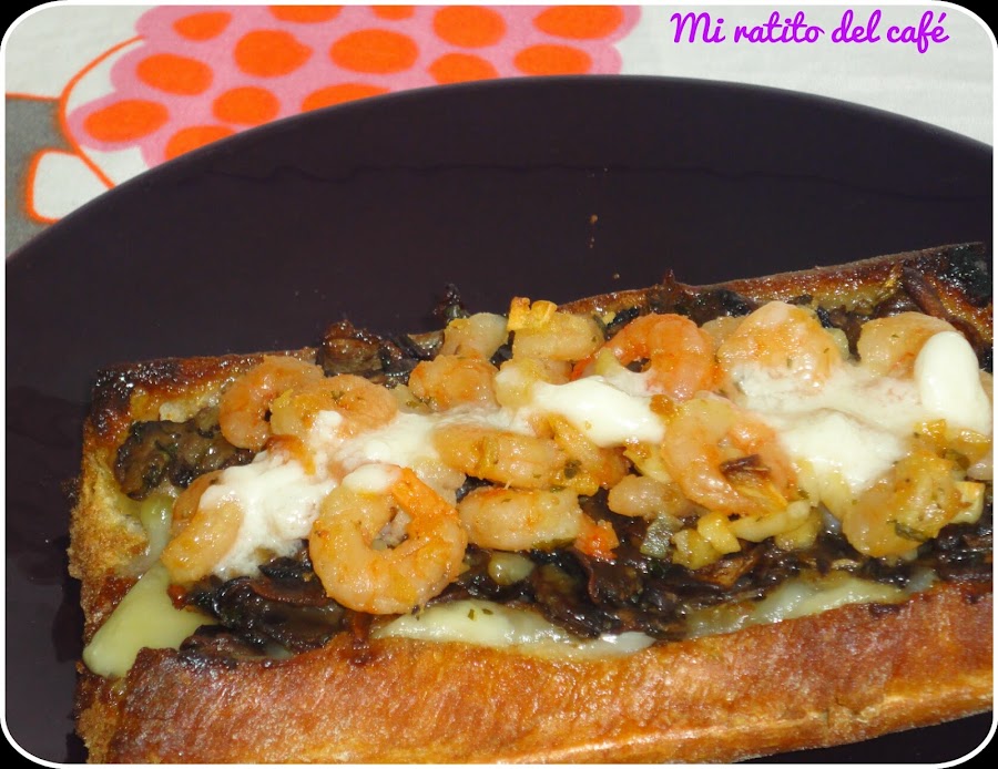 Tosta de champiñones, gambas y ali oli
