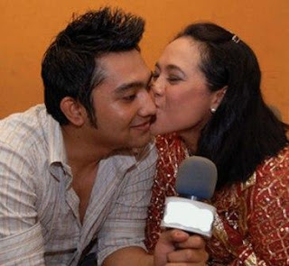 Foto-Foto Nunung - Baca Saja