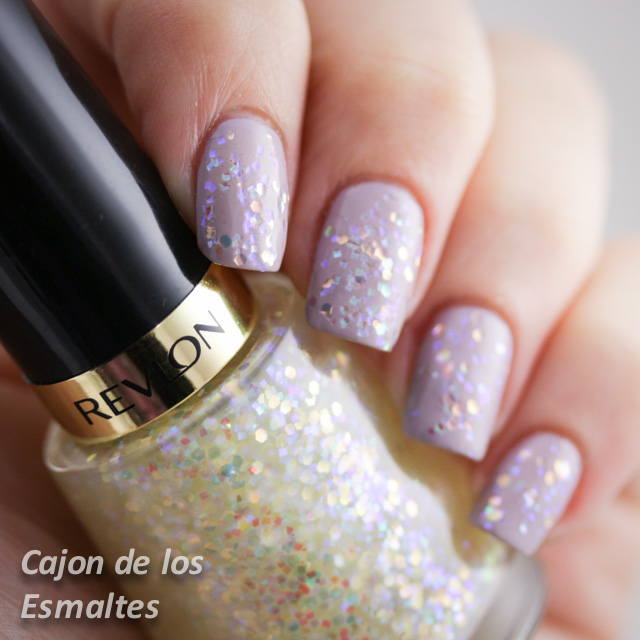 esmalte uñas Revlon Heavenly sobre Provence