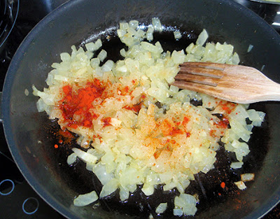 Sofrito de cebolla con pimentón