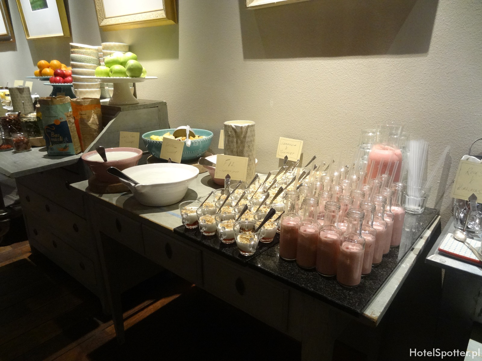 Radisson Blu Strand Hotel, Stockholm - sniadanie jogurty