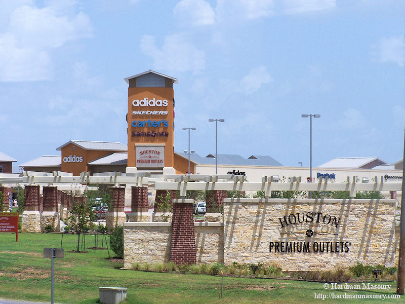 crocs houston premium outlet
