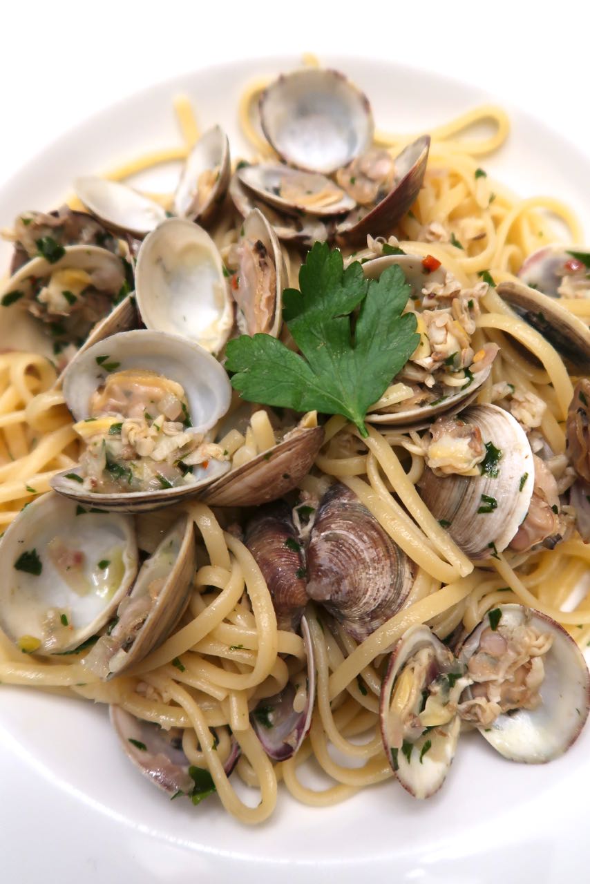 Scrumpdillyicious Handmade Linguine with White Clam Sauce