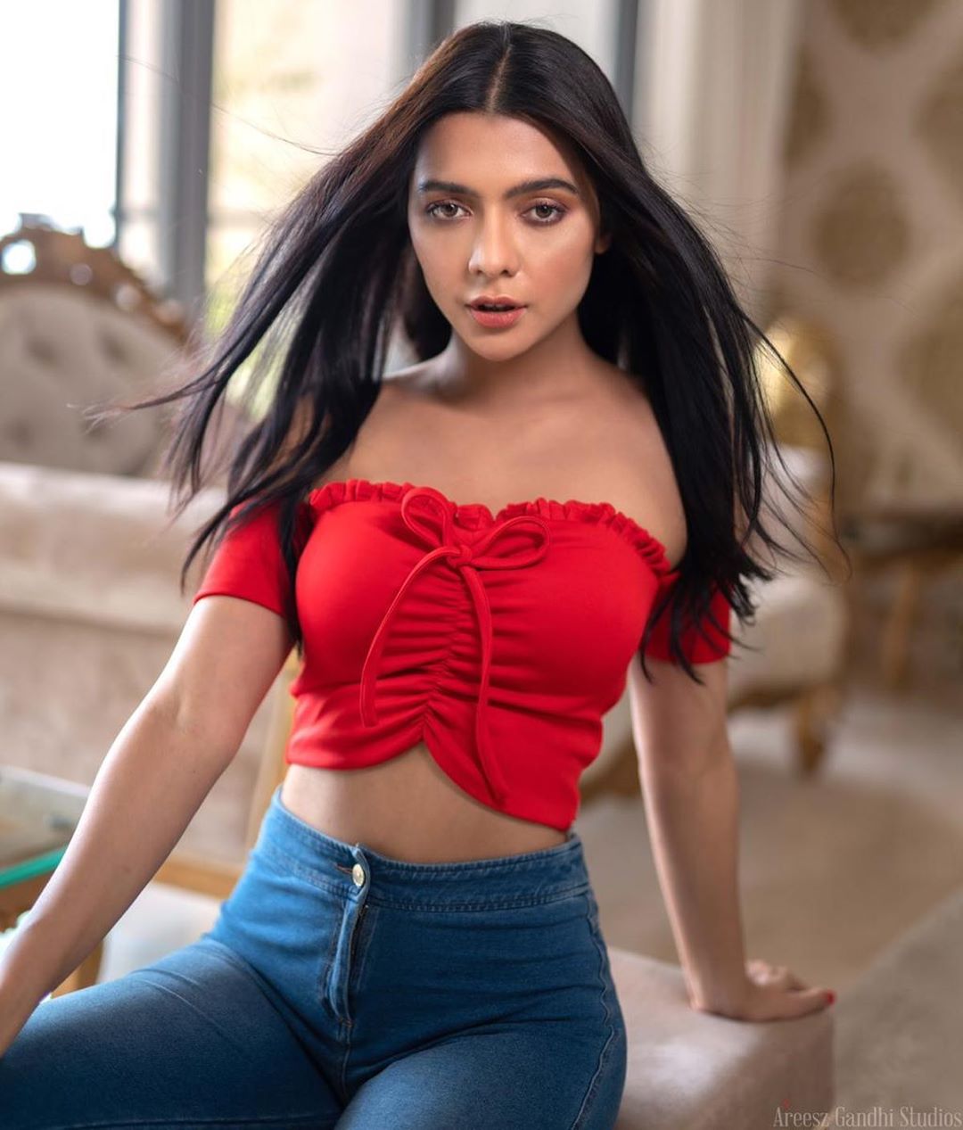 Ruhi Singh pic