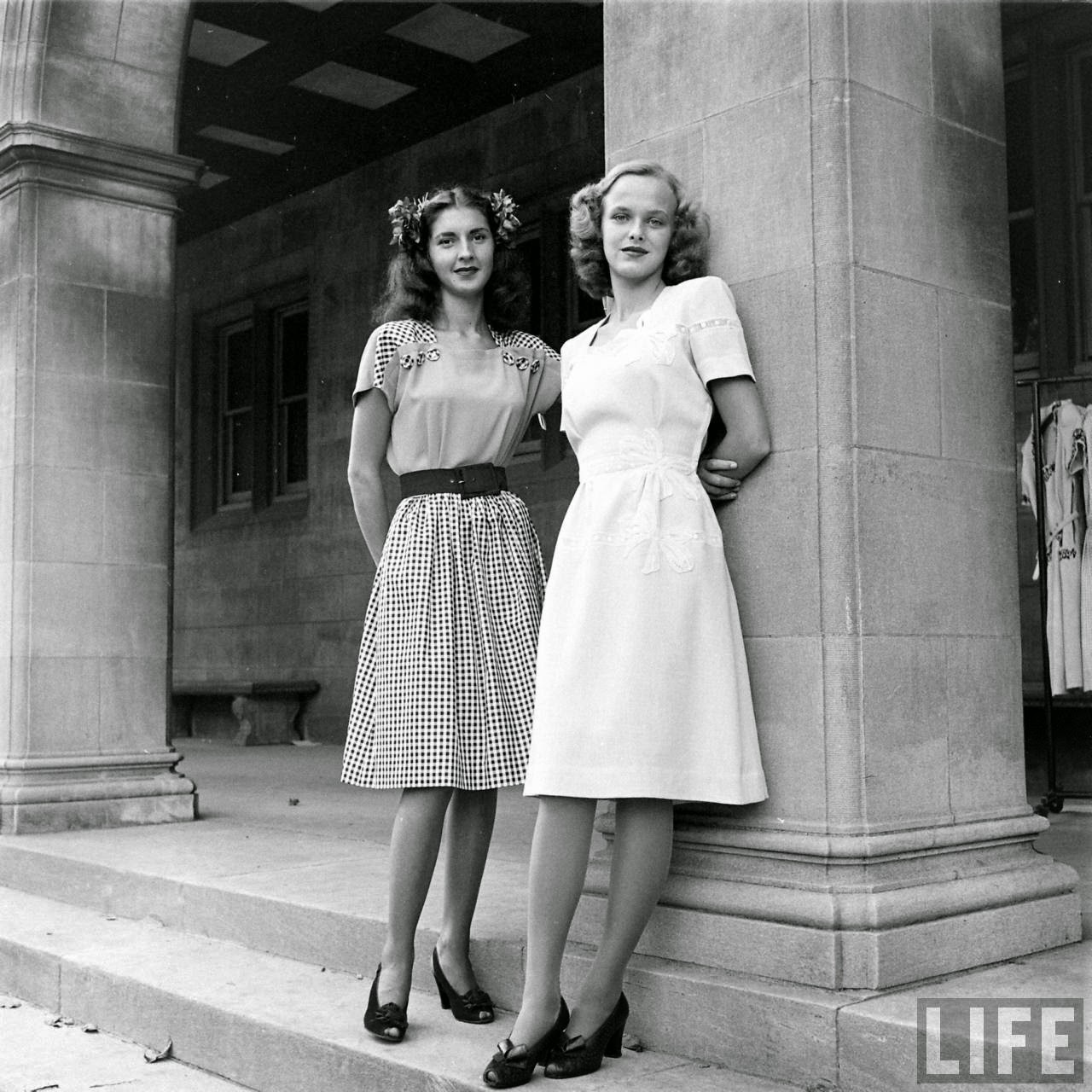 Fashion in Washington University in St. Louis in 1944 ~ vintage everyday
