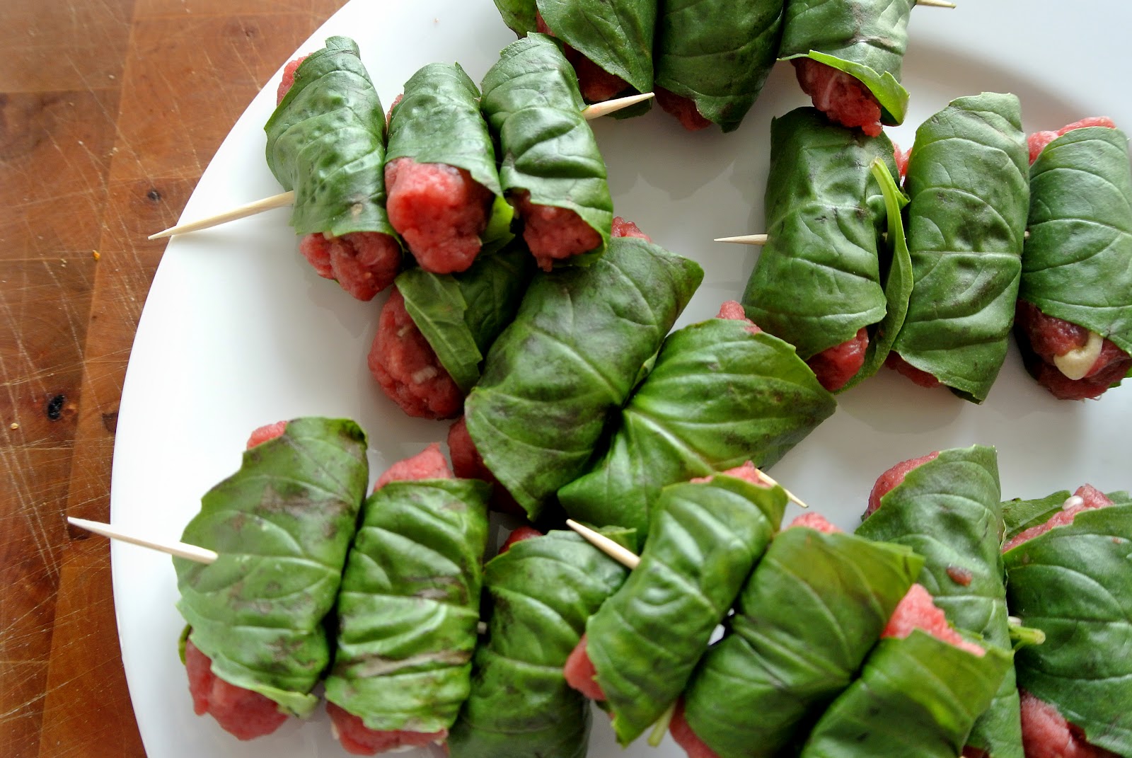 itsdelicious2 Beef and basil leaf rolls