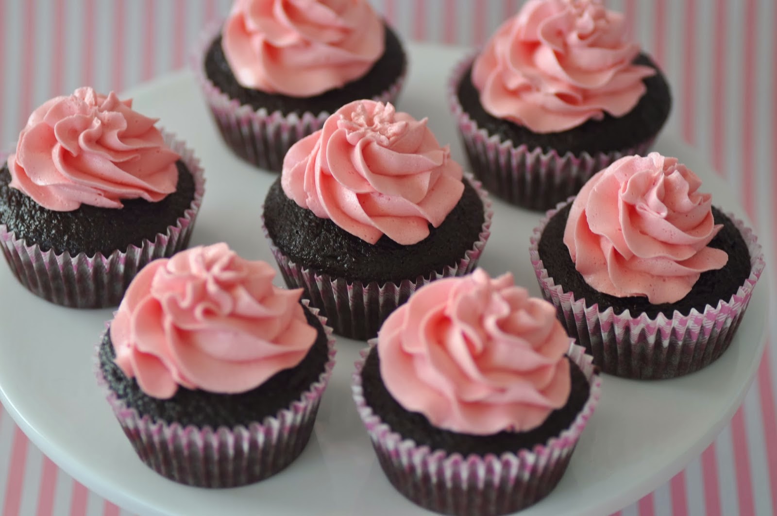 Chocolate Cupcakes with Pink Icing Fashionate Trends