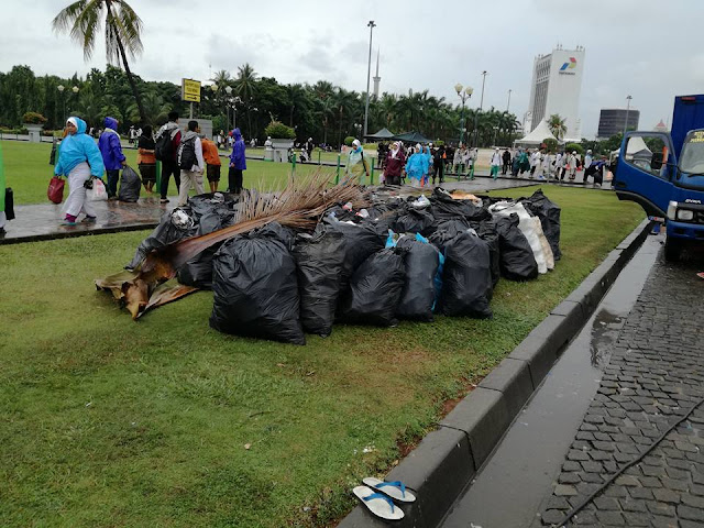 Rangkuman Foto dan Video dalam Aksi Bela Islam Jilid III Rangkuman Foto dan Video dalam Aksi Bela Islam Jilid III
