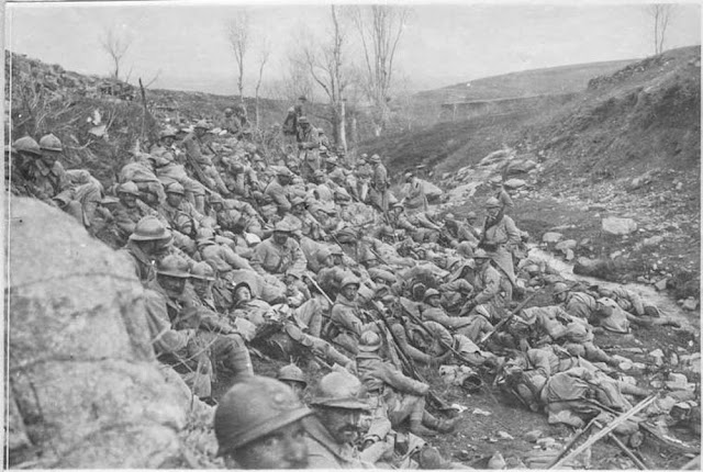 Battle of 19 March 1917 north of Bitola (Monastir).  At 4:30 pm, March 19, 1917: The eighth colonial is lying in a ravine, resting before the attack fixed at 5 pm