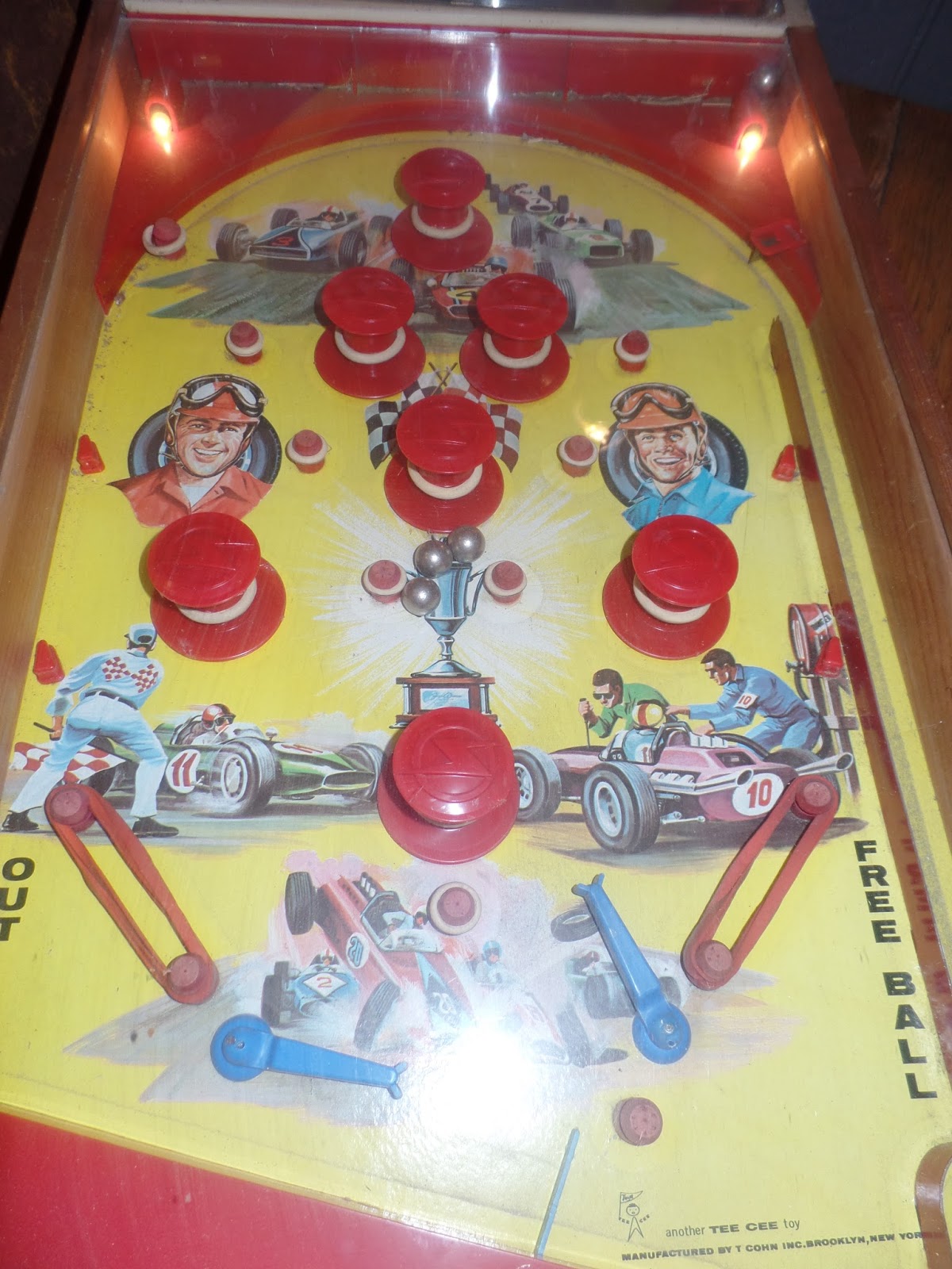 Log Cabin Antiques & Gifts Speedway pinball game by Tee Cee Toys. Manufactured by T Cohn