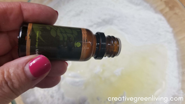 How to add essential oils to bath bombs