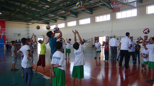 Çınar'da çocuklar camiden sonra spora gidiyor