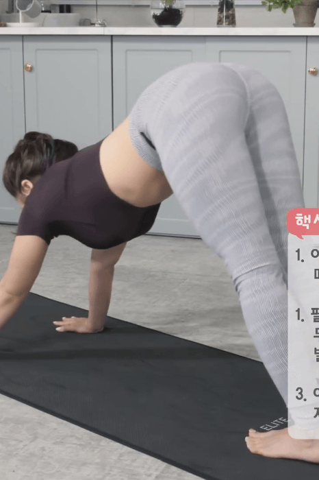 가녀린 팔뚝을 만드는 요가녀