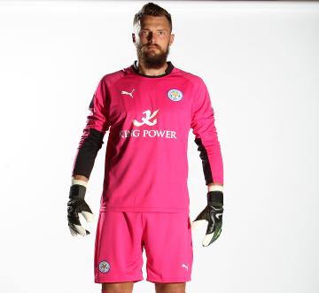 pink puma goalkeeper kit