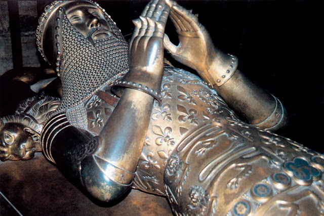 Надгробие Эдуарда Чёрного принца (1330–1376) в Кентерберийском соборе