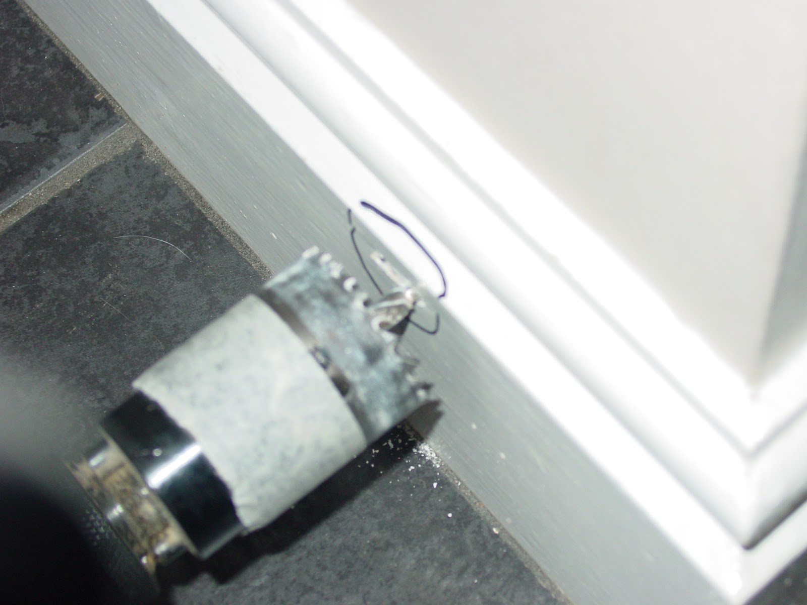 Home and Garage Fixer Removing skirting boards from a plasterboard wall