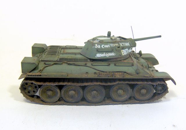 Gulumik Military Models: T-34/76 Model 1942 1/35 AFV - Gallery