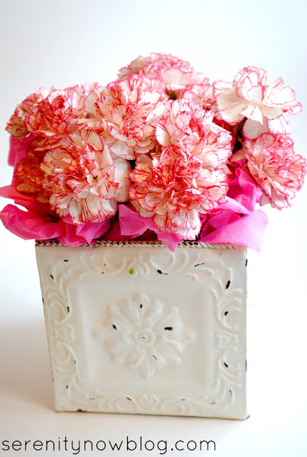 Tips to Make a Quick Flower Centerpiece, from Serenity Now