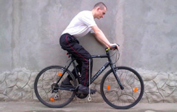 Велосипед для роста 140 см. Положение велосипедиста на Горном велосипеде. Руль для велосипеда высокий. Велосипед для высоких людей. Горный велосипед посадка.