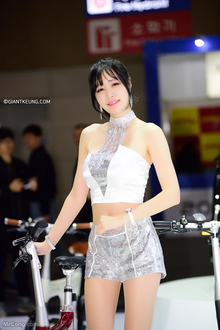 Beautiful Hong Ji Yeon at the 2017 Seoul Motor Show (146 pictures) photo 2-18