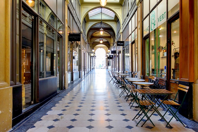 Paris Galerie De La Madeleine Atmosphère Surannée élégance