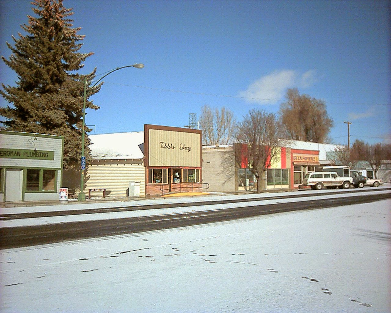Tulelake Librarian Lorraine Fine, Retires