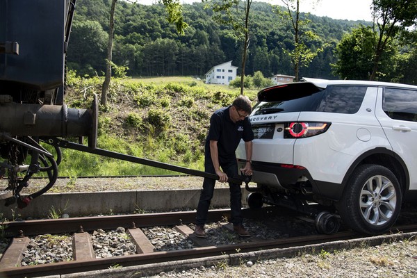 Nyata Atau Tipuan ?? Mobil Range Rover Sport Ini Mampu Tarik 3 Gerbong Kereta Degan Berat 108 TON Nyata Atau Tipuan ?? Mobil Range Rover Sport Ini Mampu Tarik 3 Gerbong Kereta Degan Berat 108 TON