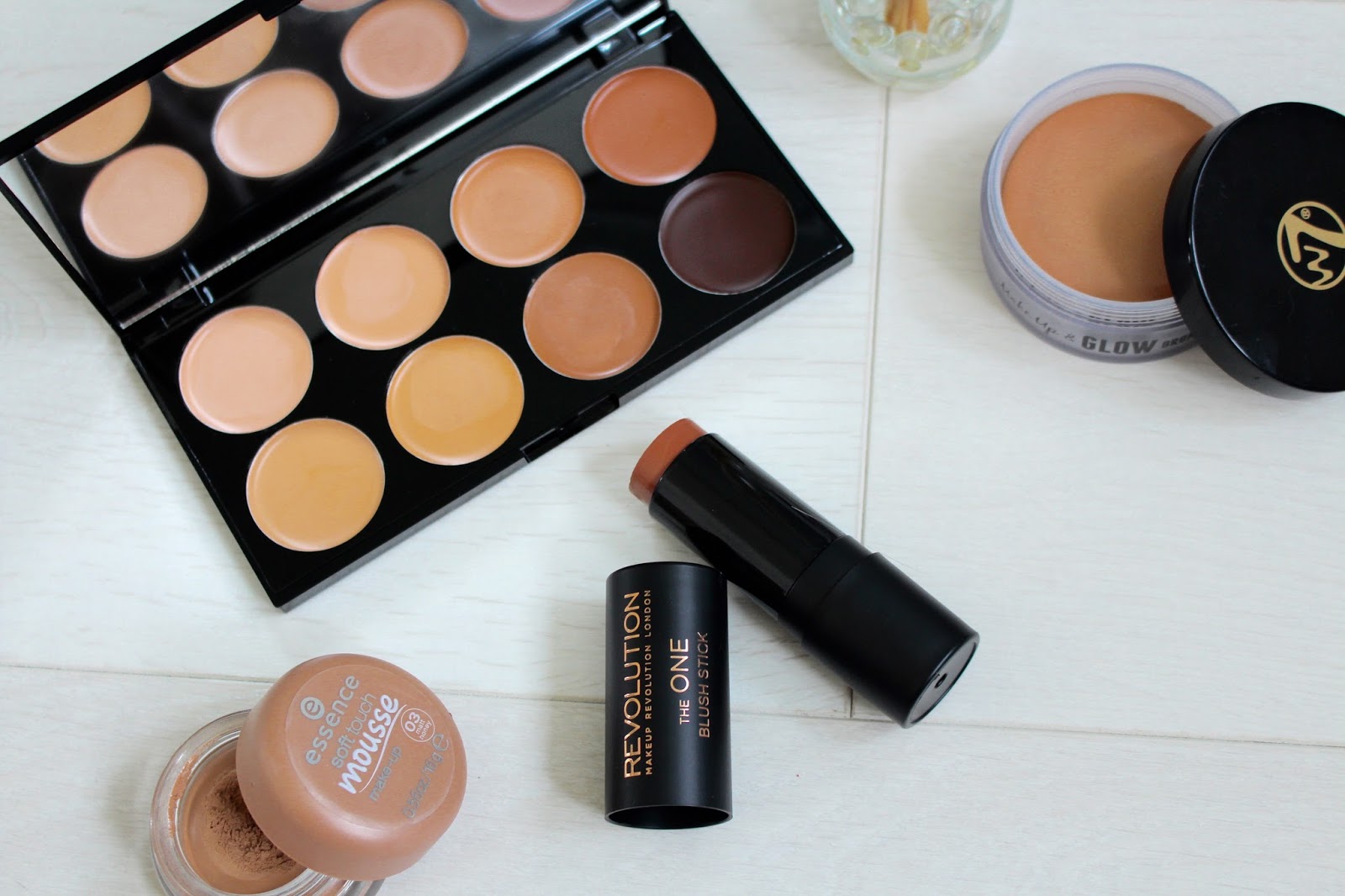 Cream contouring on a budget feat. Makeup Revolution, Essence and W7.