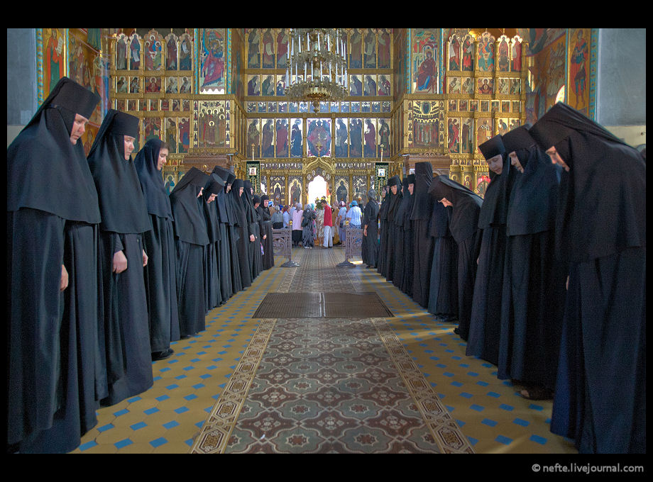 Что нужно чтобы уйти в монастырь. Жизнь монахини православные монахини. Что нужно чтобы уйти в монастырь. Сретенский монастырь батурино. Женский монастырь монахини жизнь в монастыре.