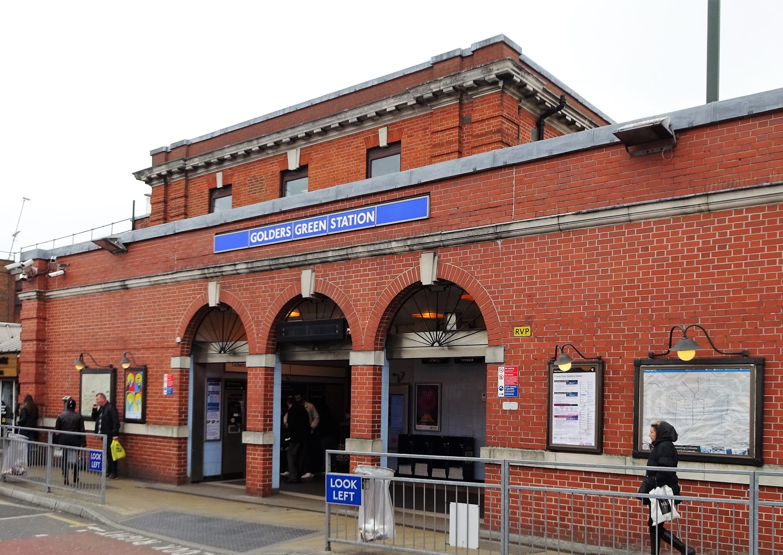 London Underground Towns Golders Green