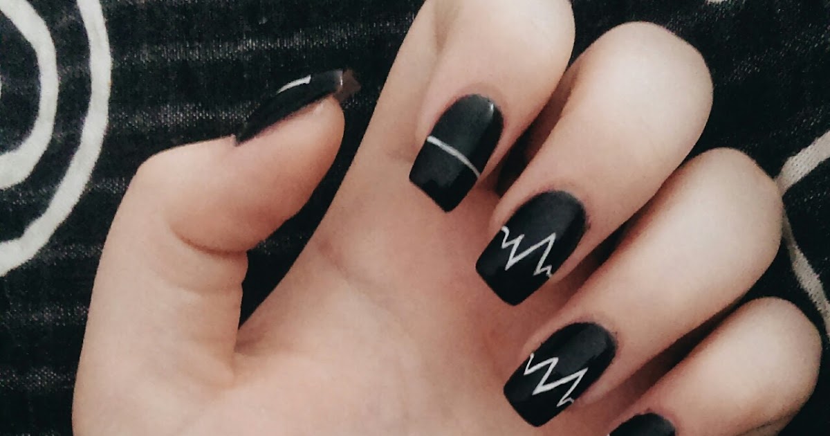 черные ногти для детей. маникюр со звездами. маникюр с дизайном для подростка. ногти для детей 11 лет черные. чёрные ногти для подростков.