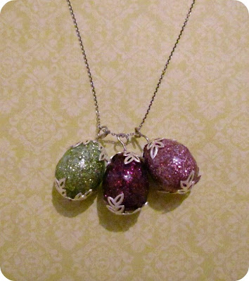 DIY Jewellery, Mod Podge Jewellery, Mod Podge Pendant, Easy Craft, Easter Egg Necklace, egg necklace, DIY Eggs, Glitter eggs, Glitter Egg Necklace