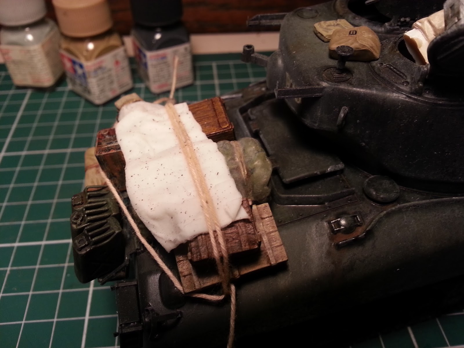 Dave's Model Avoiding "The Shelf of Doom" adding stowage to