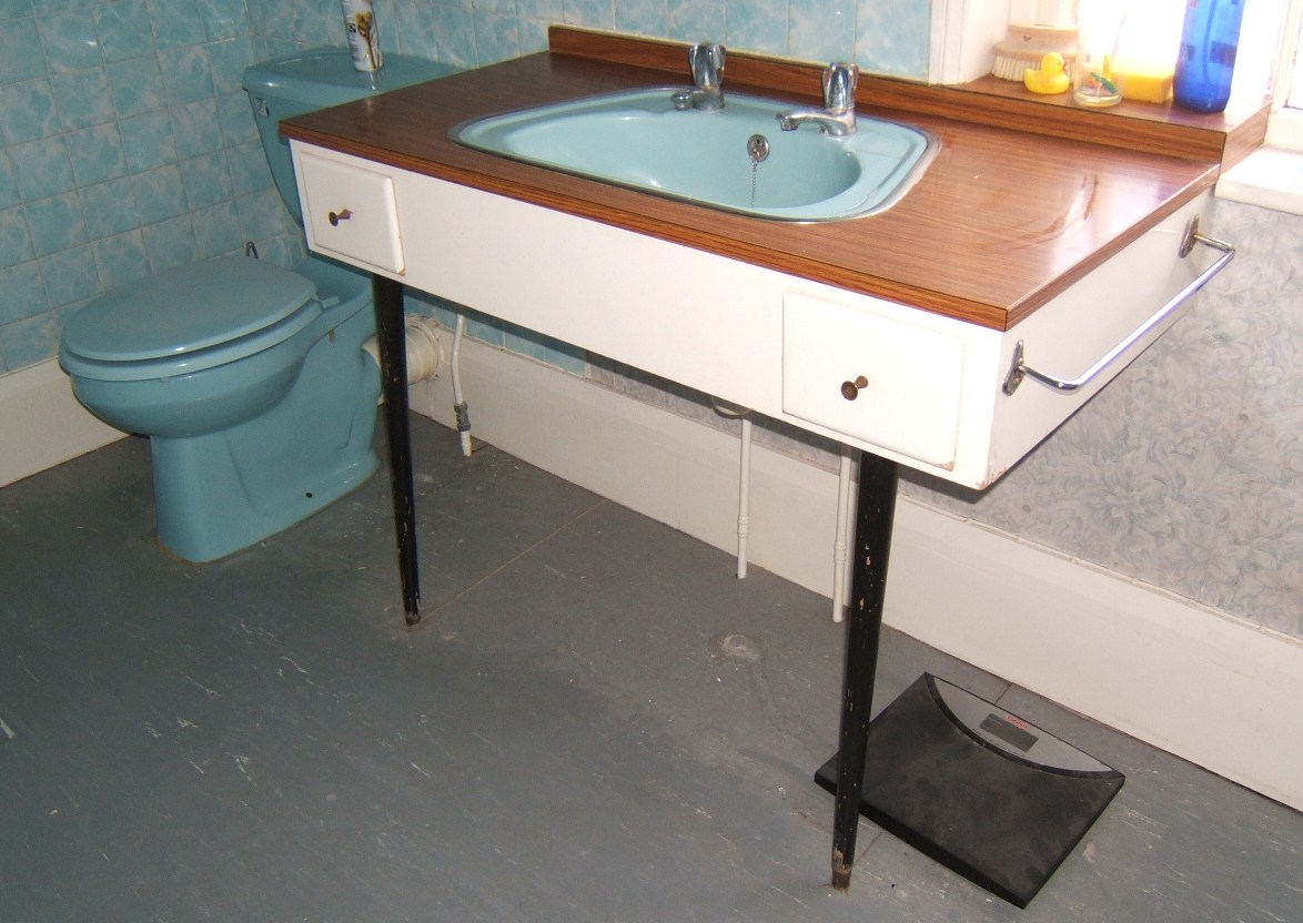 MM2010e Gallery 161 Retro, Pale Blue, Bathroom Suite,Cast Iron bath ca