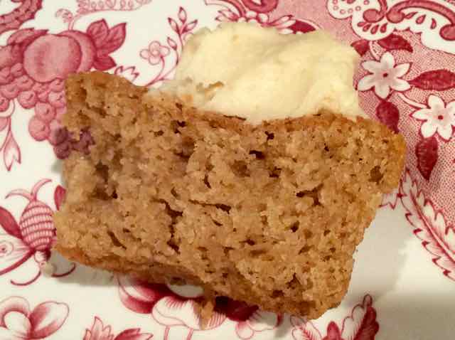 Gluten Free Baking Bear: GLUTEN FREE VEGAN VANILLA CUPCAKES