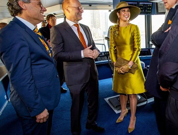 Van Oord’s new trailing ship, the Vox Amalia. Its twin ship, the Vox Alexia. Queen Maxima wore Natan coat and dress