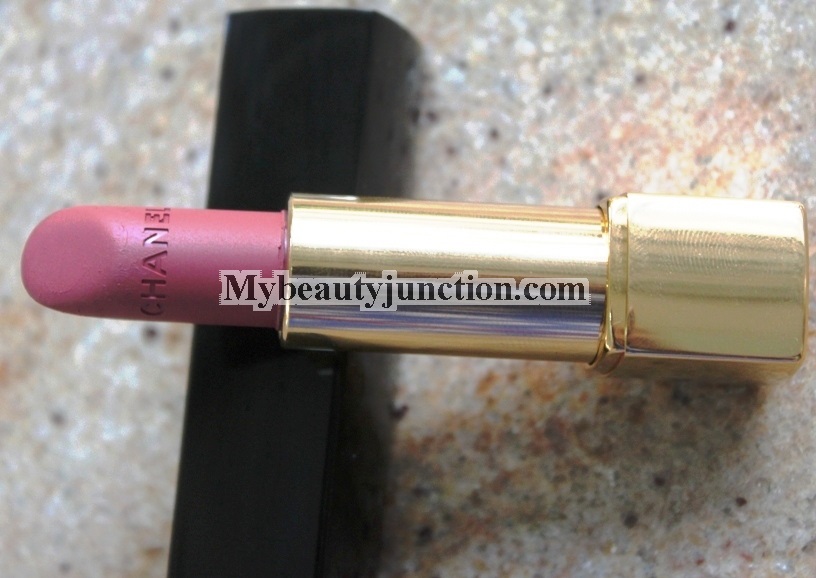 Chanel Rouge Allure Velvet lipstick 34 La Raffinee review and swatches