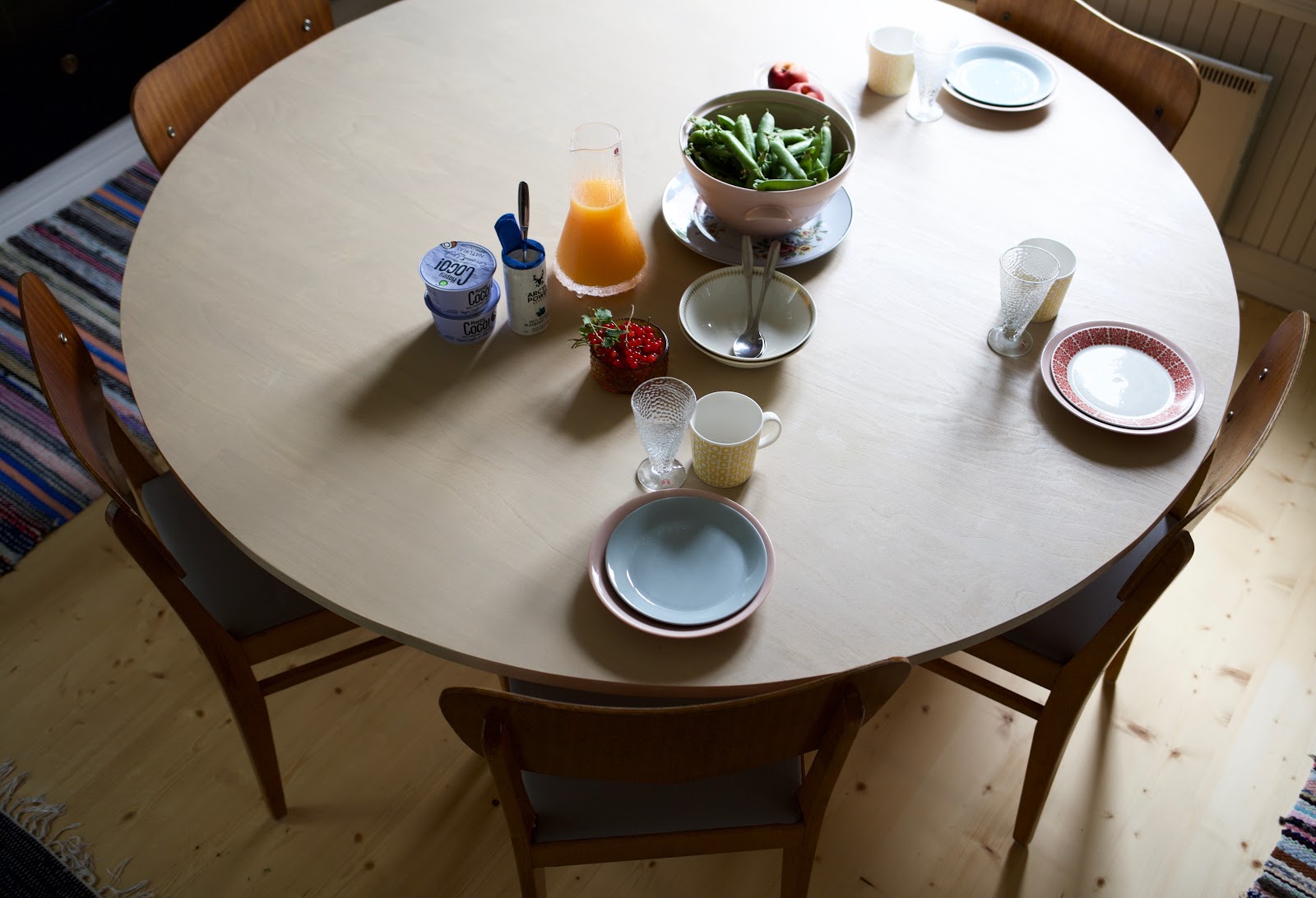 DIY pyöreä ruokapöytä. Iso pyöreä ruokapöytä. Pyöreä ruokapöytä kuudelle. Pyöreä ruokapöytä 150 cm. Pyöreä ruokapöytä trumpettijalka. Pyöreä pöytä yhdellä jalalla. Tee itse ruokapöytä.