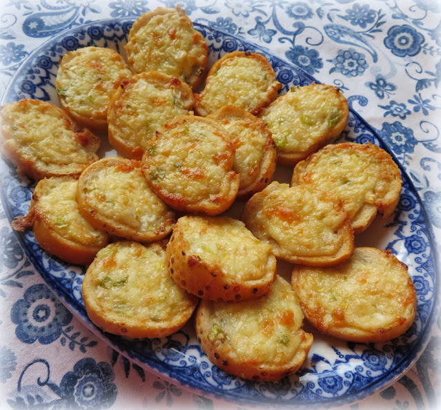 Toasted Cheese Rounds