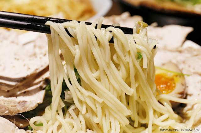 整碗拉麵被叉燒蓋滿滿！師承拉麵之神，日本道地雞淡麗系拉麵全新開幕！