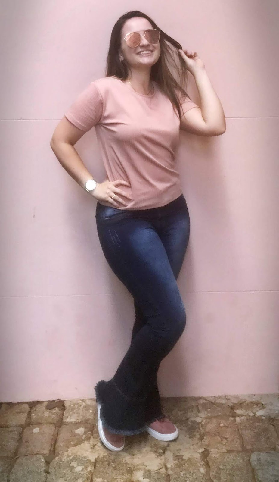 GabiiVinholi: LOOK DA SEMANA: calça flare com tênis (look rosinha) ♥