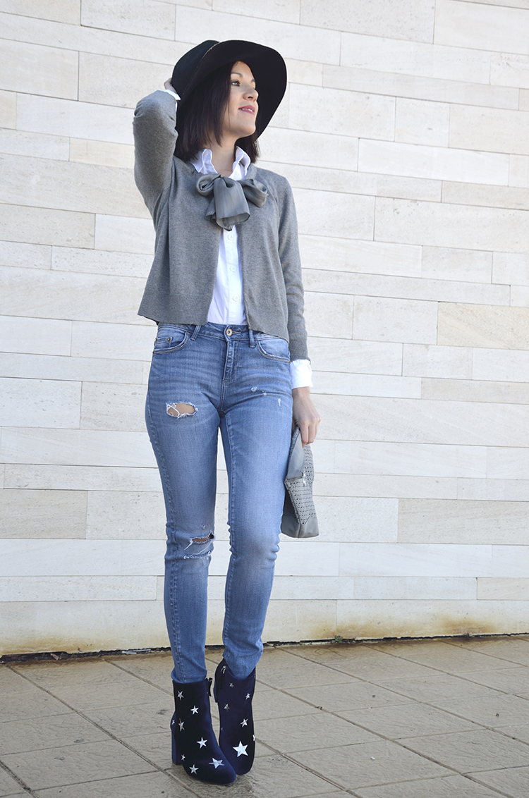 stars_booties_blue_velvet_boots_look_jeans_outfit_trends_gallery