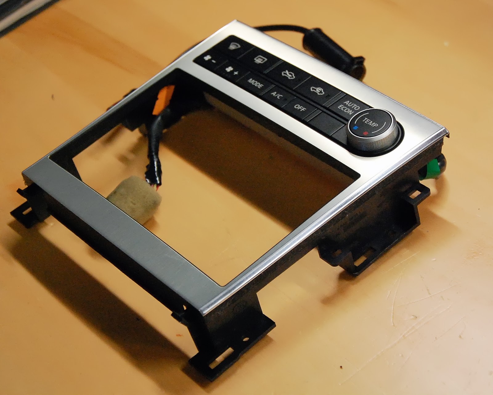 03-06 Infiniti G35 Double DIN Kit and A/C controller- Aluminum - Car