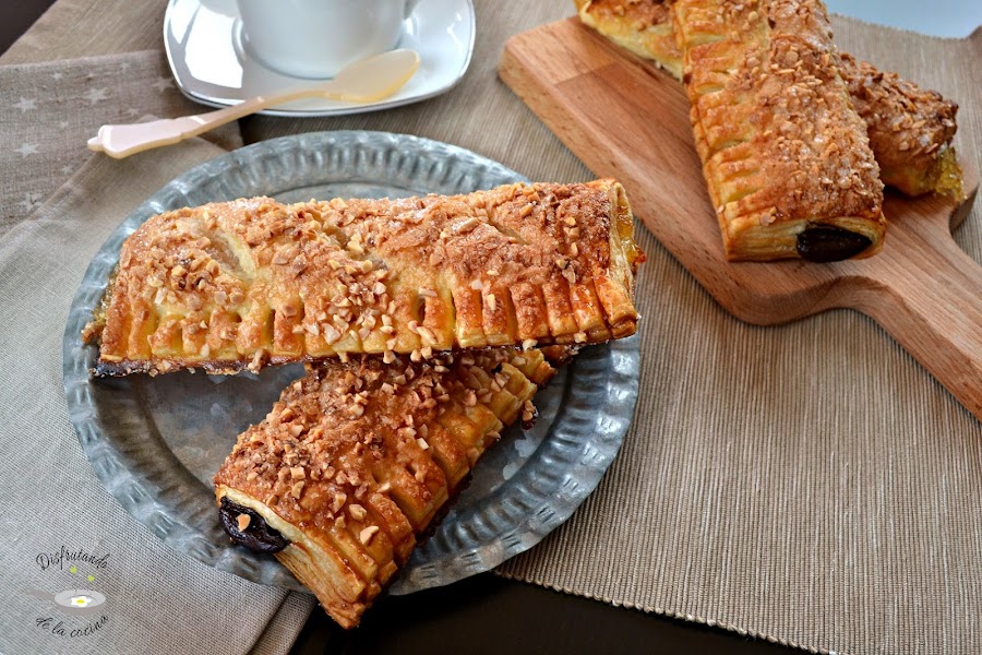 Cañas de hojaldre rellenas de chocolate o cabello de ángel