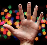 crazy funny pictures 53 (funny hand of male with emotional faces on fingers)