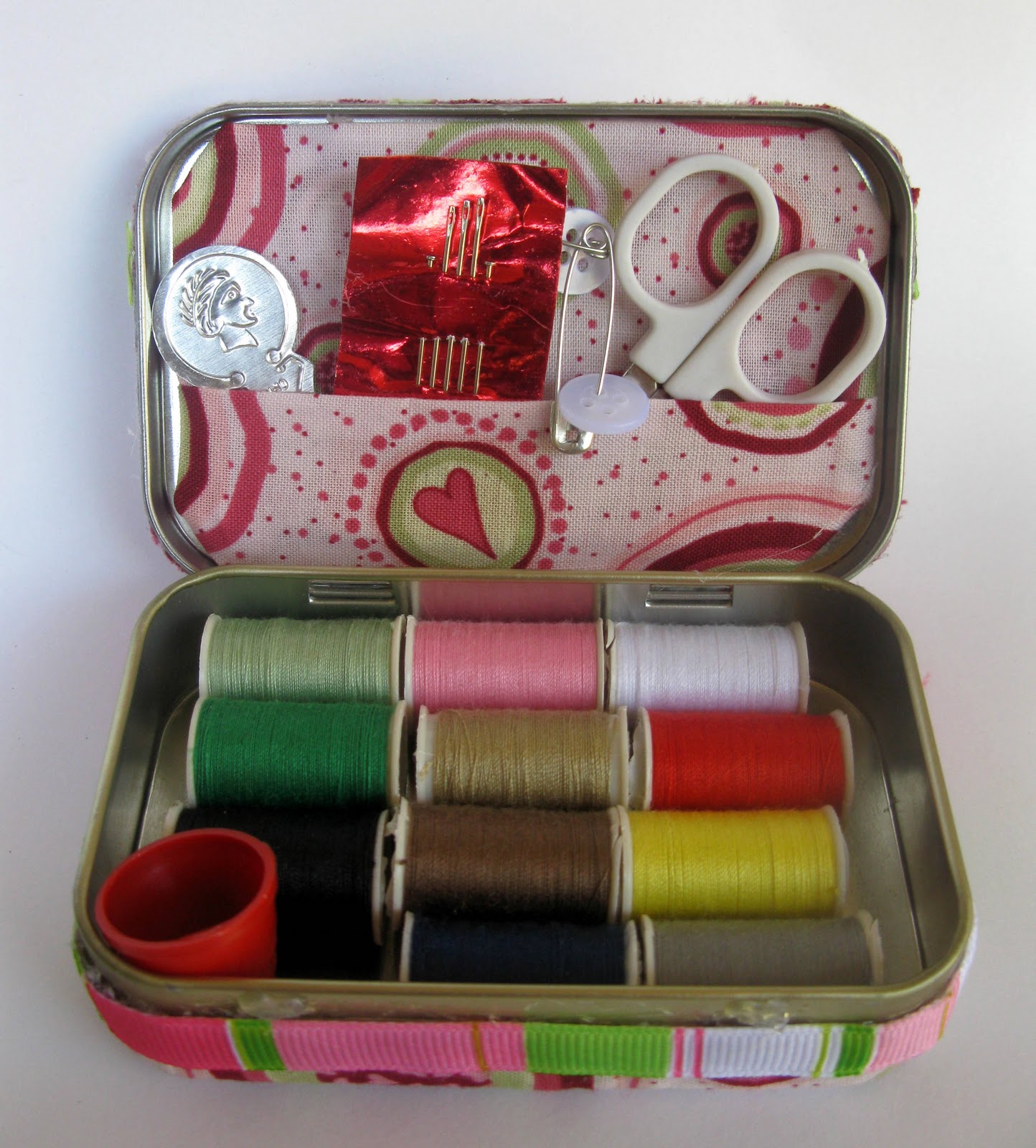 Miss Repurpose Repurpose Altoid Tin into Sewing Box