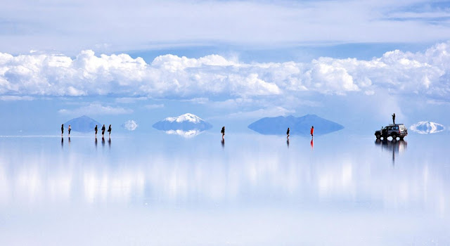 alt="salt flats,Salar de Uyuni,travelling,Bolivia,largest natural mirror,photography"