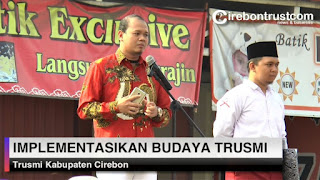 Pidato dari Pak Ibnu Riyanto tentang "KERJA NYATA" telah membuat seluruh karyawan Batik Trusmi bersemangat 45 dalam bekerja membangun negeri.