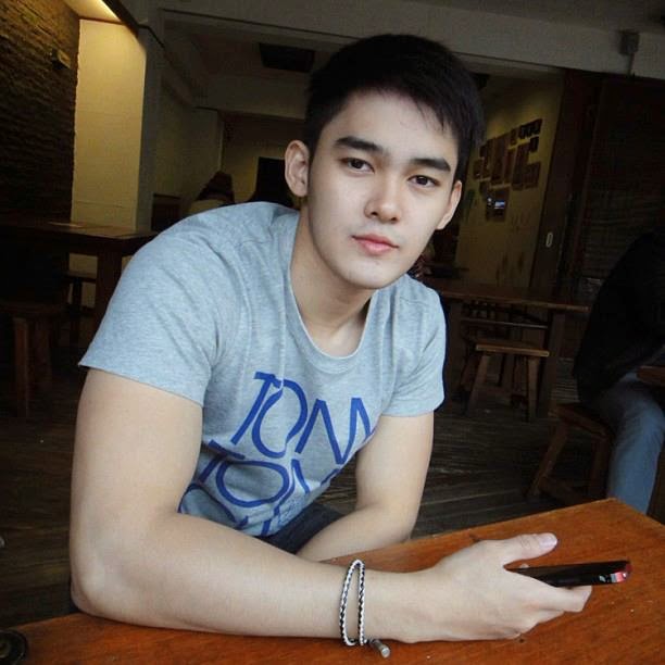 Foto Cowok Ganteng Blogspot Foto Ciuman Artis Best Trends