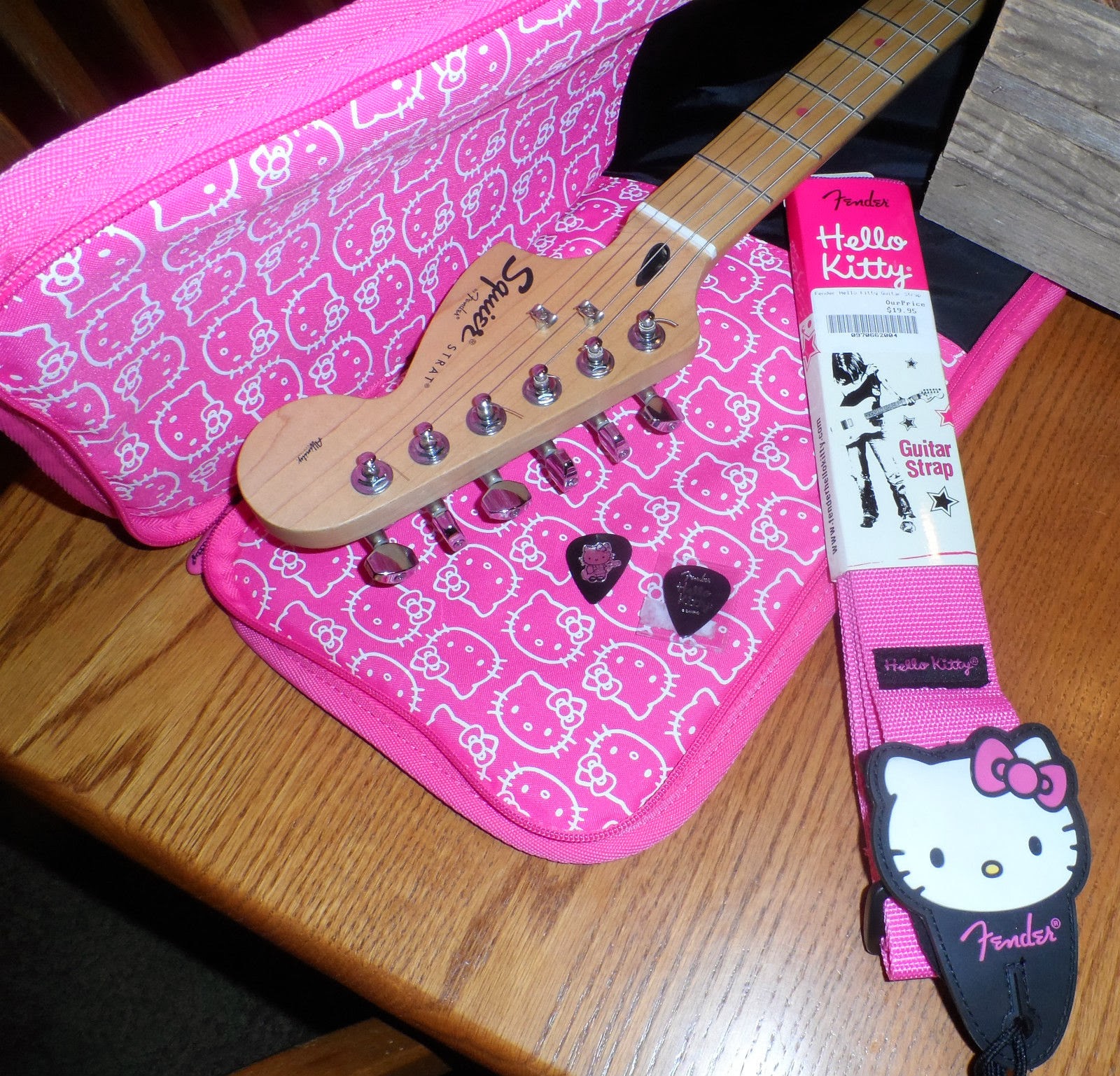 clara kitty shop (hello kitty stuff) Guitar Hello Kitty Original